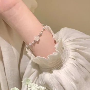 אופנה קוריאנית פנינה פרח צמיד לנשים האישיות המדהימה יד נאה קישוט מתכת ציפוי נשי צמיד