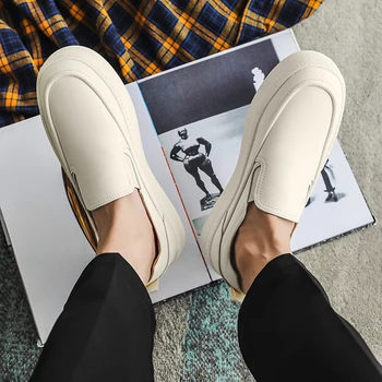 גברים מזדמנים נעלי קיץ עבה התחתונה Mens להחליק על נעלי עור אופנה נעלי גברים 2023 חדש זכר הליכה נוחות הנעל